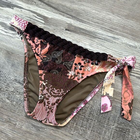 Lucky brand• bikini bottom• medium• like new! - Picture 1 of 9